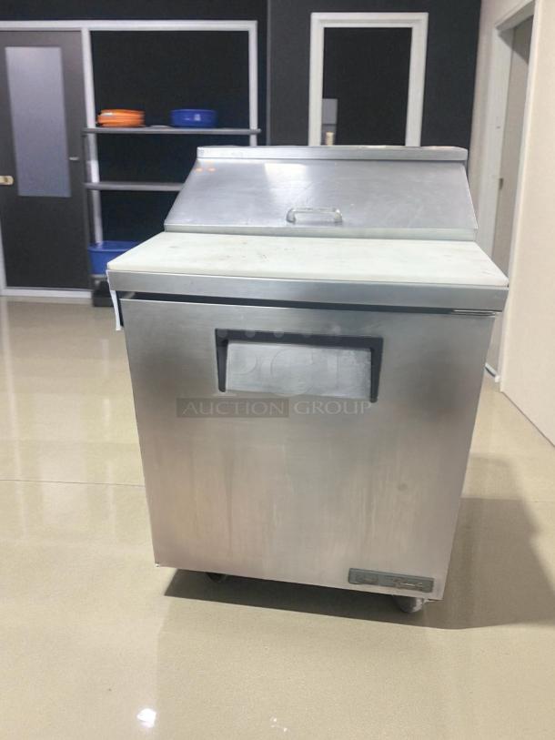 Excellent Condition – True TSSU-27-08-HC – 27" Sandwich/Salad Prep Table – 115V – Fully Tested & Working! - Image 4 of 8