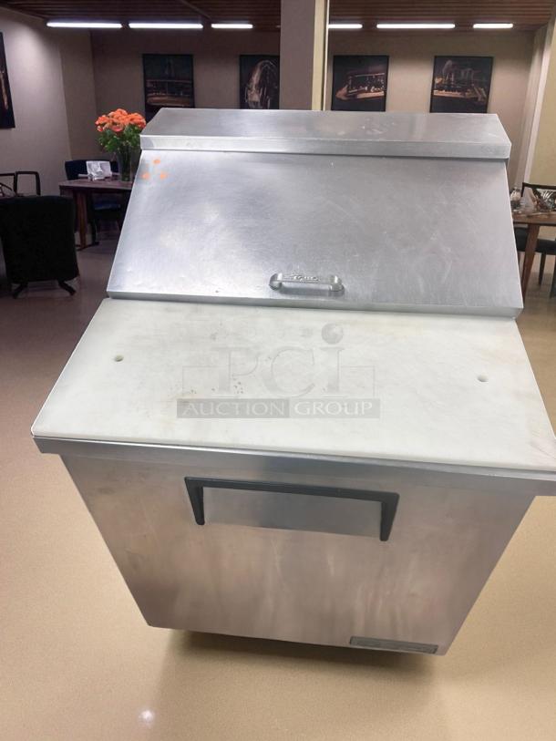 Excellent Condition – True TSSU-27-08-HC – 27" Sandwich/Salad Prep Table – 115V – Fully Tested & Working! - Image 5 of 8