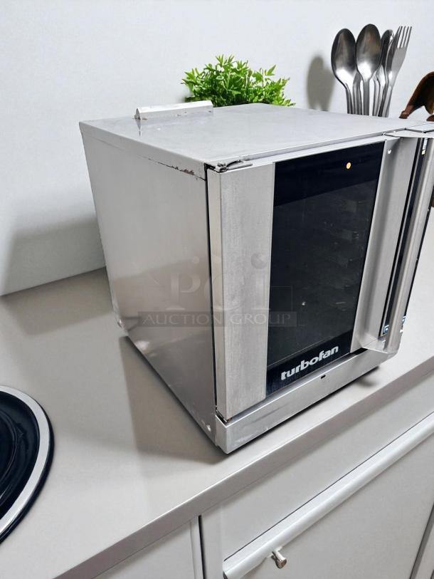 Excellent Condition – Moffat G32D5 – Turbofan Full-Size Convection Oven – Natural Gas – Fully Tested & Working! - Image 1 of 10