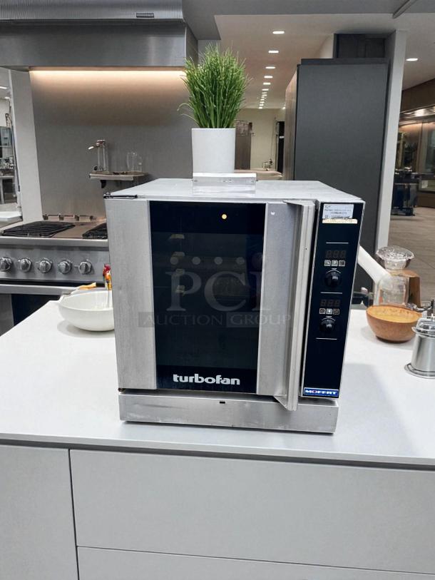 Excellent Condition – Moffat G32D5 – Turbofan Full-Size Convection Oven – Natural Gas – Fully Tested & Working! - Image 4 of 10