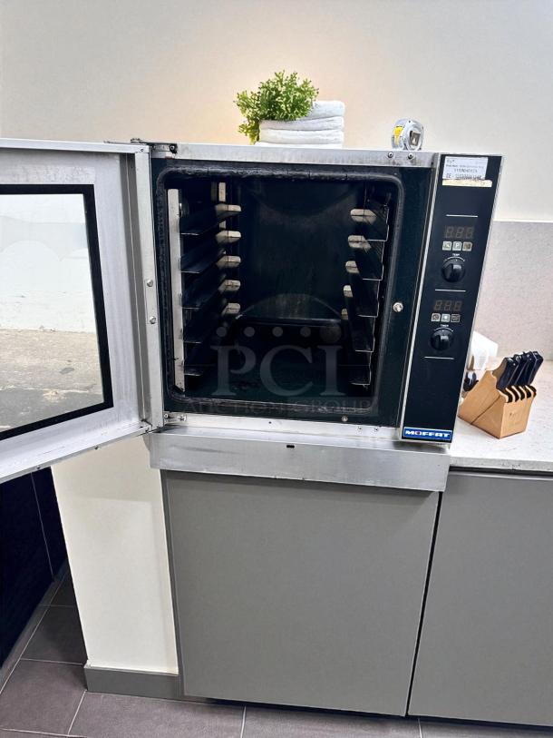 Excellent Condition – Moffat G32D5 – Turbofan Full-Size Convection Oven – Natural Gas – Fully Tested & Working! - Image 8 of 10