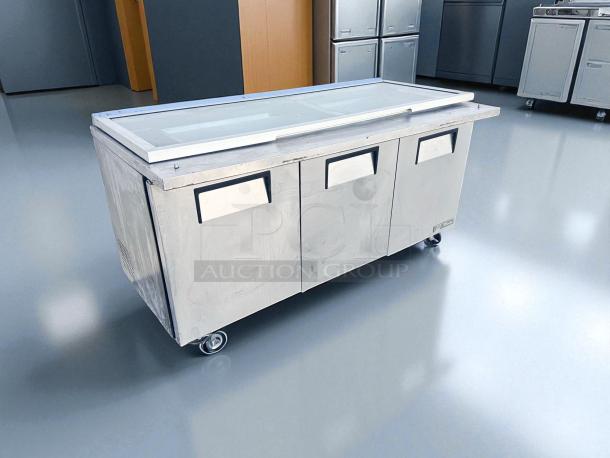 Excellent Condition – True TSSU-72-30M-B-ST – 3-Door Refrigerated Sandwich/Salad Prep Table – 115V – Fully Tested & Working! - Image 2 of 10