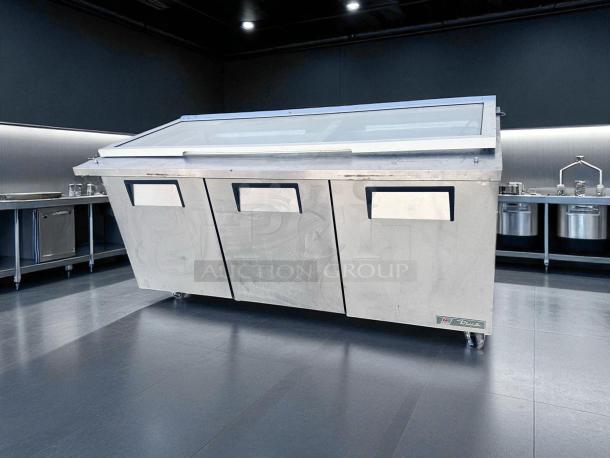 Excellent Condition – True TSSU-72-30M-B-ST – 3-Door Refrigerated Sandwich/Salad Prep Table – 115V – Fully Tested & Working! - Image 3 of 10