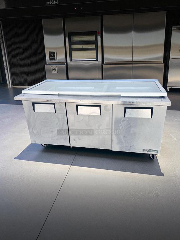 Excellent Condition – True TSSU-72-30M-B-ST – 3-Door Refrigerated Sandwich/Salad Prep Table – 115V – Fully Tested & Working! - Image 6 of 10