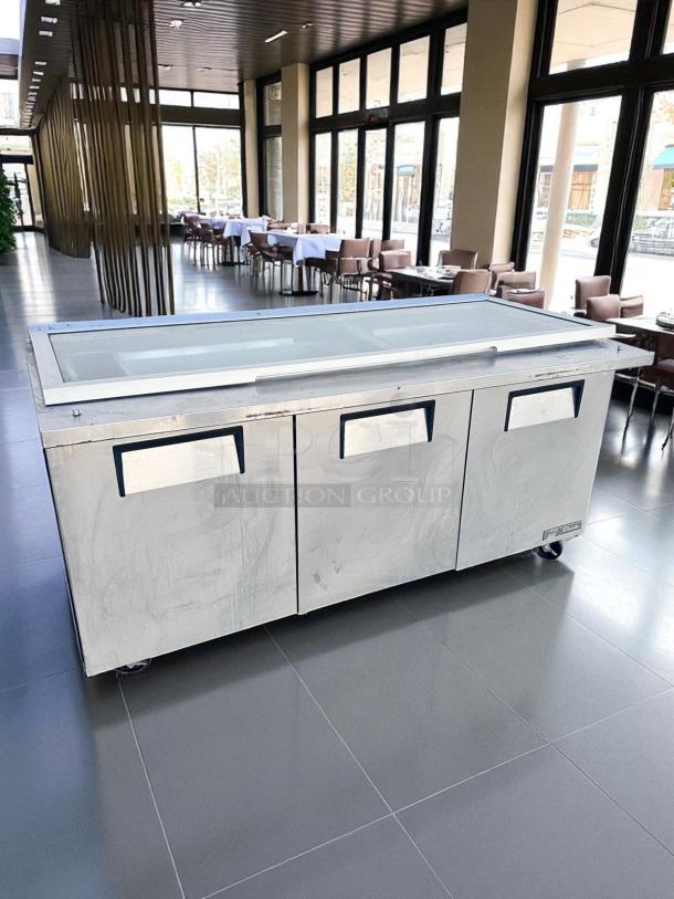 Excellent Condition – True TSSU-72-30M-B-ST – 3-Door Refrigerated Sandwich/Salad Prep Table – 115V – Fully Tested & Working! - Image 8 of 10