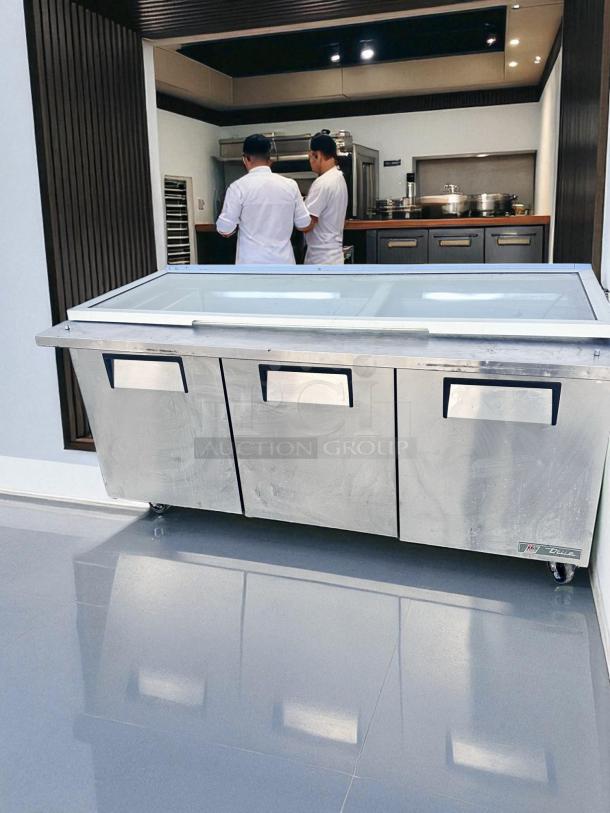 Excellent Condition – True TSSU-72-30M-B-ST – 3-Door Refrigerated Sandwich/Salad Prep Table – 115V – Fully Tested & Working! - Image 9 of 10