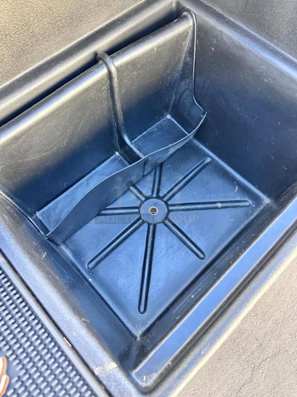 Cambro BAR540DS portable bar in excellent condition, featuring a black ice sink and storage. Fully tested and working.