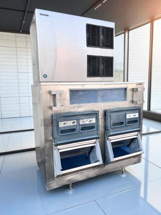 Hoshizaki KM-1900SAJ3 ice maker with twin bins, excellent condition, 208-230V, fully tested, stainless steel finish, visible branding.