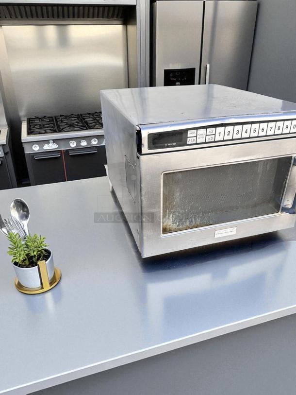 Amana RCS10TS commercial microwave, stainless steel, keypad controls, great condition, fully tested and working.