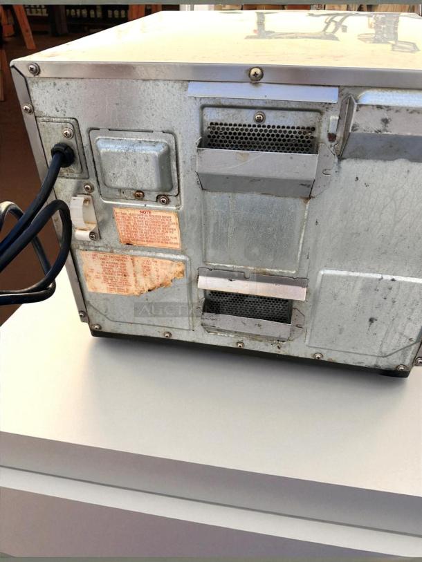 Amana RCS10TS stainless steel commercial microwave in great condition. Fully tested, visible power cord, and instruction label.