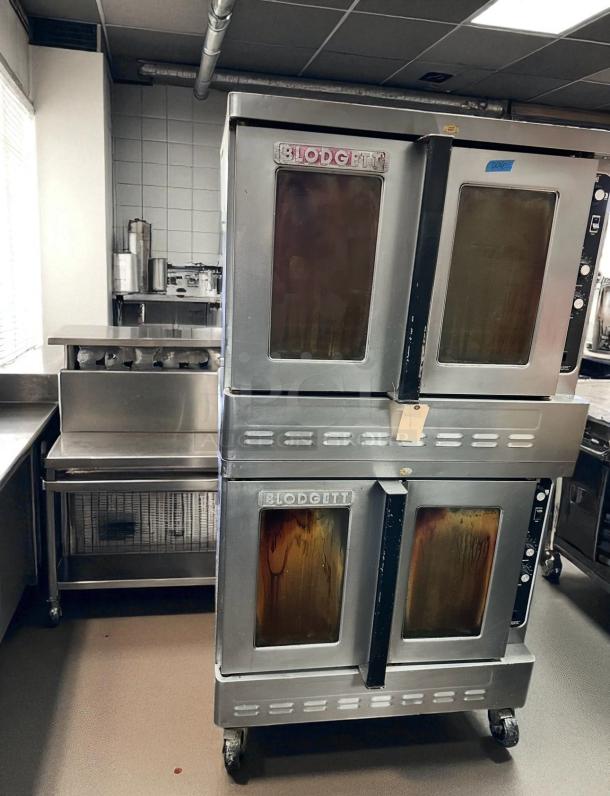 Blodgett DFG-200 double stack gas convection oven in excellent condition, natural gas, fully tested and working.