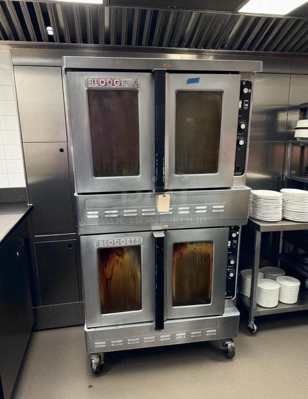 Blodgett DFG-200 double stack gas convection oven, excellent condition, natural gas, fully tested and working.