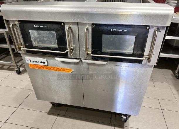 Frymaster 2FQG30UQZQTTZZNG 2-bay gas fryer in excellent condition. Natural gas, fully tested, visible branding, and labels.