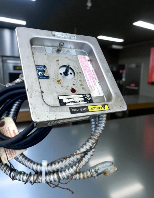 Wells MOD100TDM drop-in food warmer in excellent condition, 120V, fully tested, visible caution label, metal coils, and power cable.