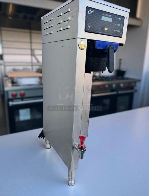 Wilbur Curtis TP2S63A3100 commercial iced tea brewer, excellent condition, with hot water spout, fully tested and working.