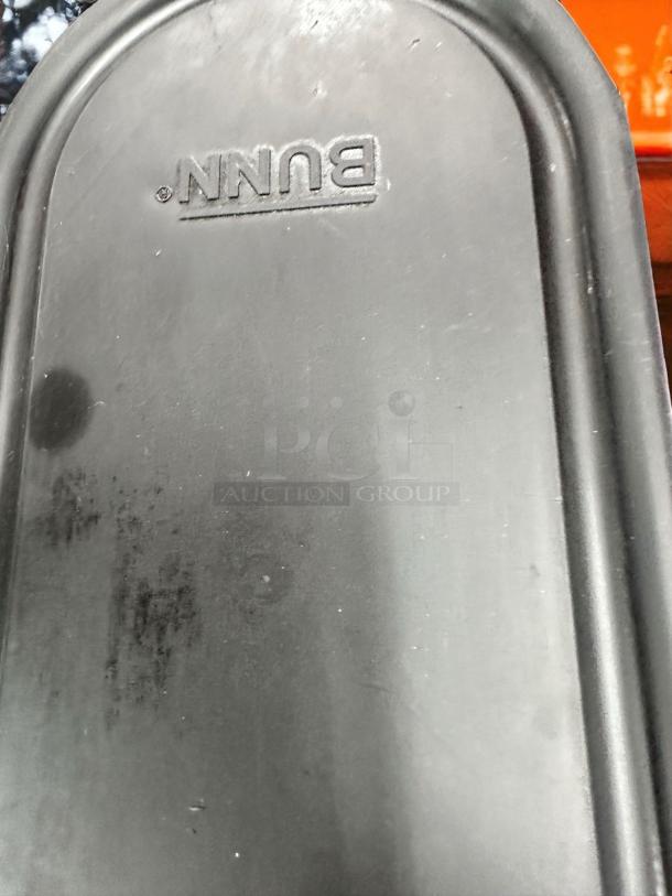 BUNN Lipton iced tea dispenser, 3-gallon. Black, embossed logo. Good condition. Fully tested and working.