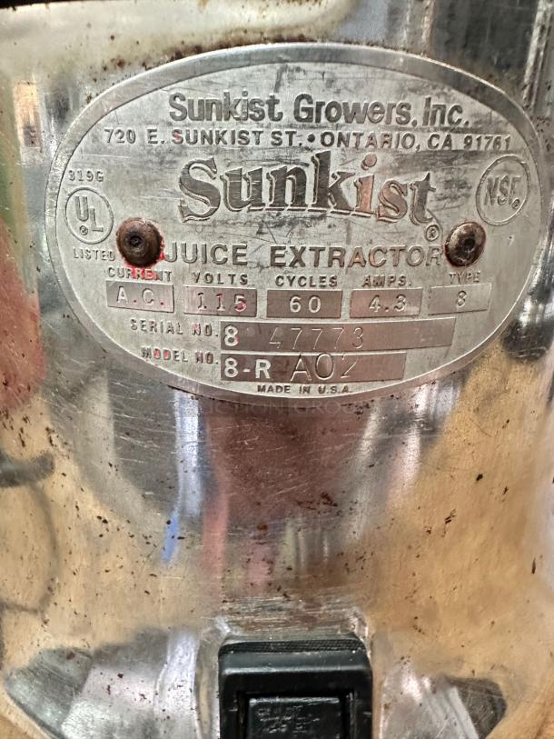 Sunkist 8R AOZ commercial juice extractor, 115V, fully tested, metal body, UL listed, serial number 847773, made in USA.
