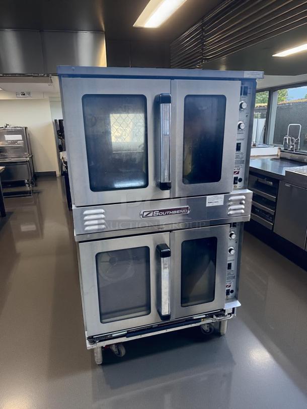Southbend KLG.S/27SC double-stack natural gas convection ovens. Stainless steel, excellent condition, fully tested.