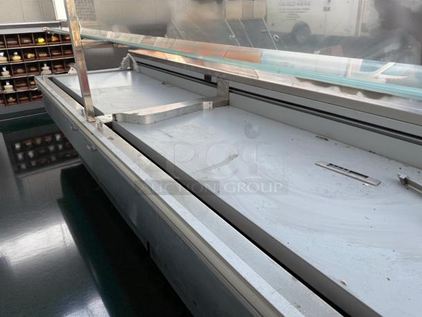 Oscartek ROSAR4RV130 3-door refrigerated display case, glass canopy, excellent condition, fully tested, 120V.