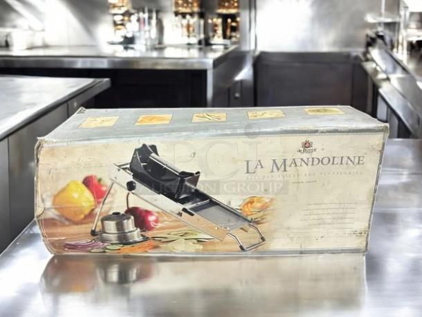 De Buyer 2012.01 La Mandoline Revolution in box, stainless steel, 3 julienne blades, great condition, fully tested.