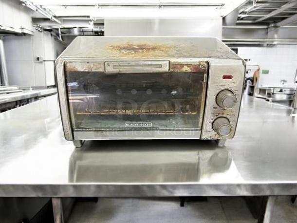 Black and Decker Crisp 'N Bake™ Air Fry 4-Slice Toaster Oven, Model TO1787SSRFP, showing wear on exterior but fully tested and working.
