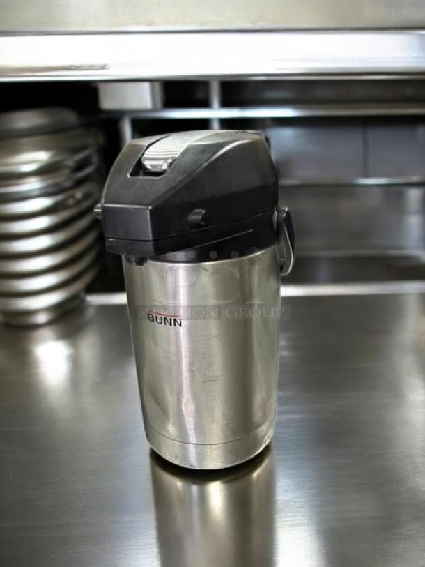 BUNN Model 32130.0000 3.0-Liter Lever-Action Airpot in stainless steel, great condition, fully tested and working.