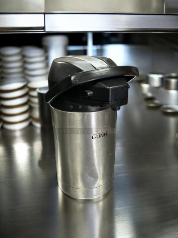 BUNN Model 32130.0000 3.0-Liter Lever-Action Airpot, stainless steel, excellent condition, fully tested and working.