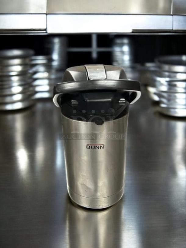 BUNN Model 32130.0000 3.0-Liter Lever-Action Airpot in stainless steel, great condition, fully tested and working.