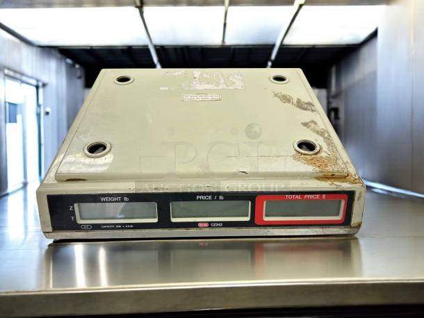 Avery Berkel CZ342 price computing food scale, countertop model, in excellent condition, fully tested and working.