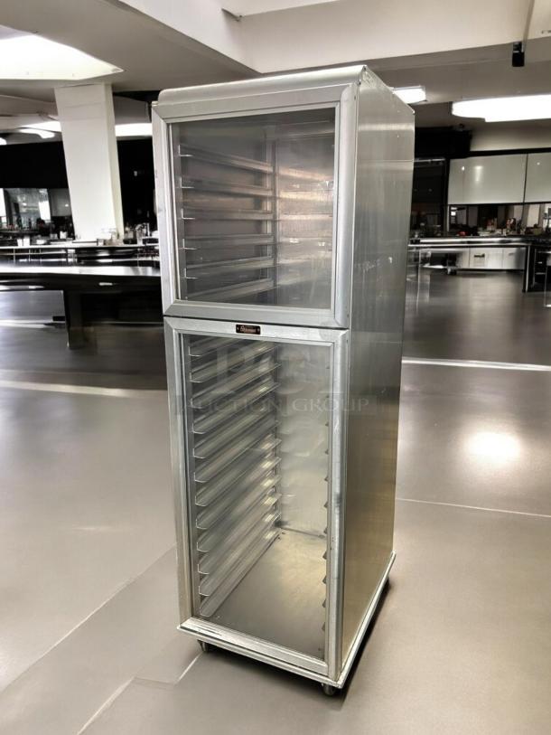 Lockwood CA72-RR18-CD-R clear door display cabinet, 18 pan capacity, excellent condition, rolls easily, sturdy build.
