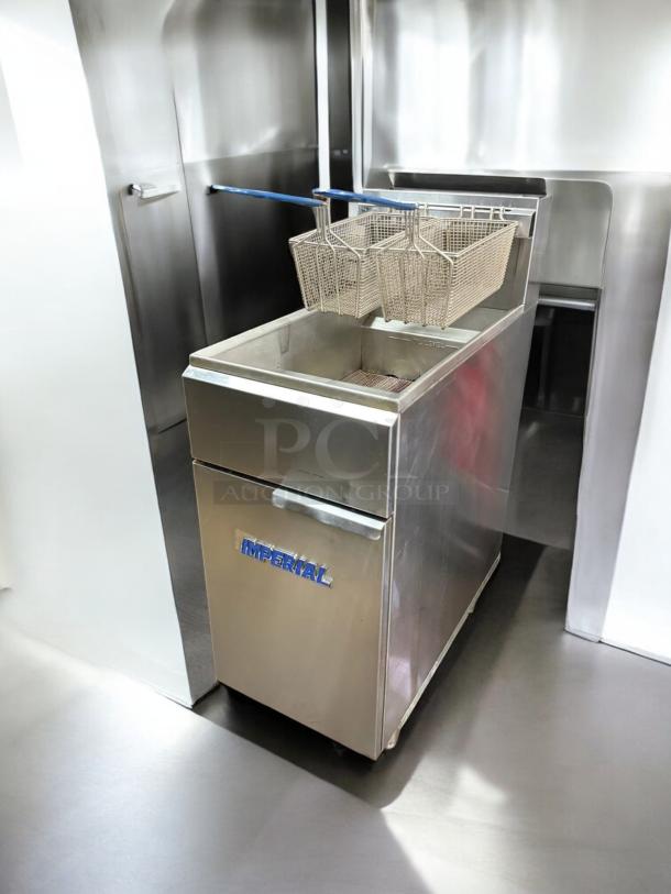 LIKE NEW Imperial IFS-40NG 40 lb. natural gas fryer, 105,000 BTU, tested working, stainless steel, includes dual fry baskets.