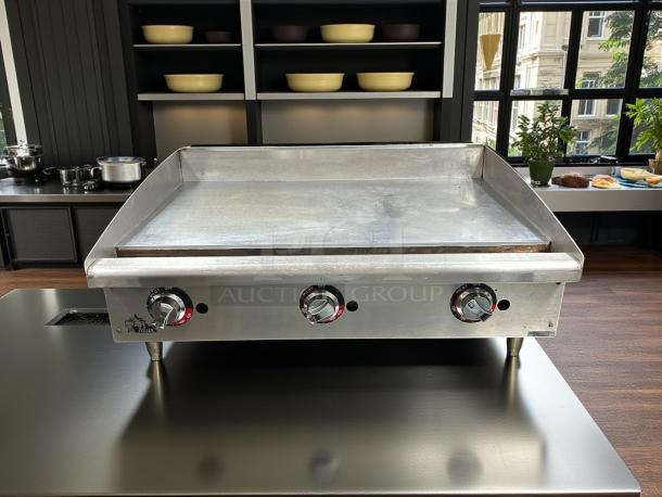 Star Max 636MF 36" gas countertop griddle, manual controls, 84,900 BTU, excellent condition, stainless steel finish.