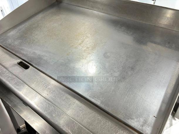 Star Max 636MF 36" gas countertop griddle, amazing condition, manual control, 84,900 BTU, stainless surface, tested and working.