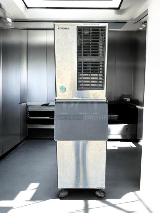 Hoshizaki KM-500MAH ice machine, 500 lb. capacity, great condition, tested and working, includes 300 lb. storage, stainless steel.