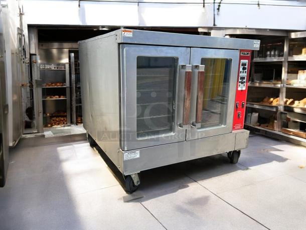 Vulcan VC4GD single full-size natural gas convection oven, 50,000 BTU, in great condition, tested and working.
