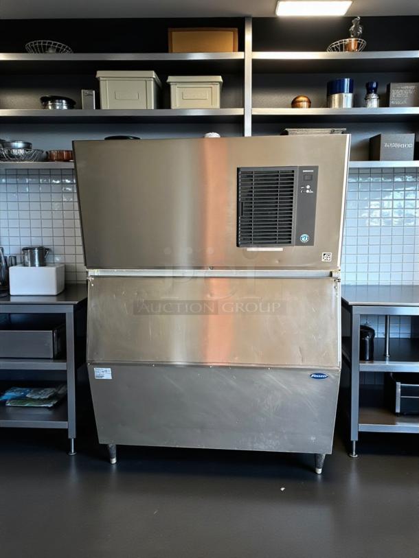 Hoshizaki IM-500SAA ice machine with bin, 489 lb capacity, air-cooled, 115v, excellent condition, tested working.