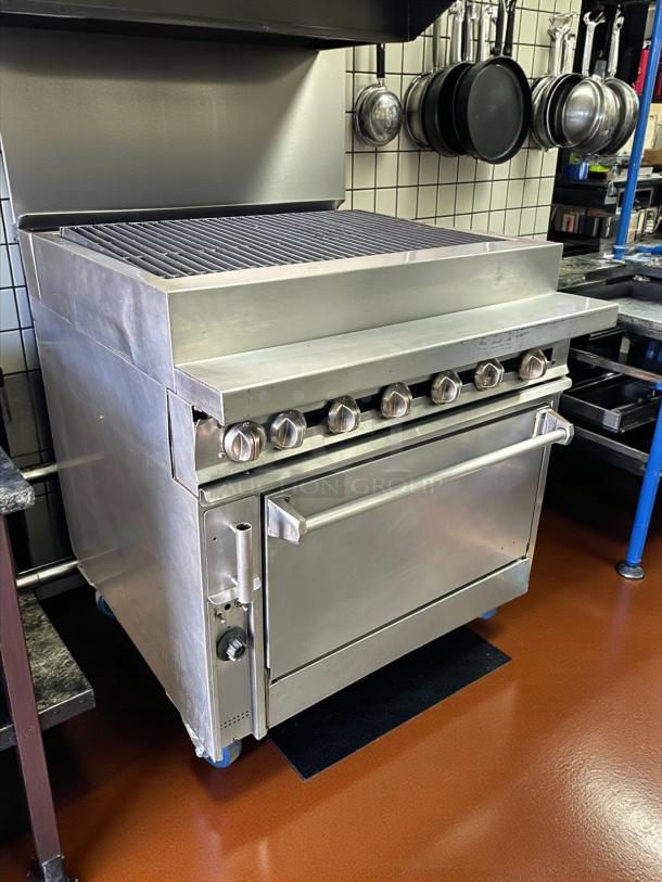 Jade Range JTRH-30B Titan™ heavy-duty gas range charbroiler in great condition, tested and working, six-control knobs.