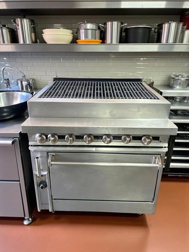 Jade Range JTRH-30B Titan™ Heavy Duty Gas Range Charbroiler in great condition, tested and working, with control knobs.