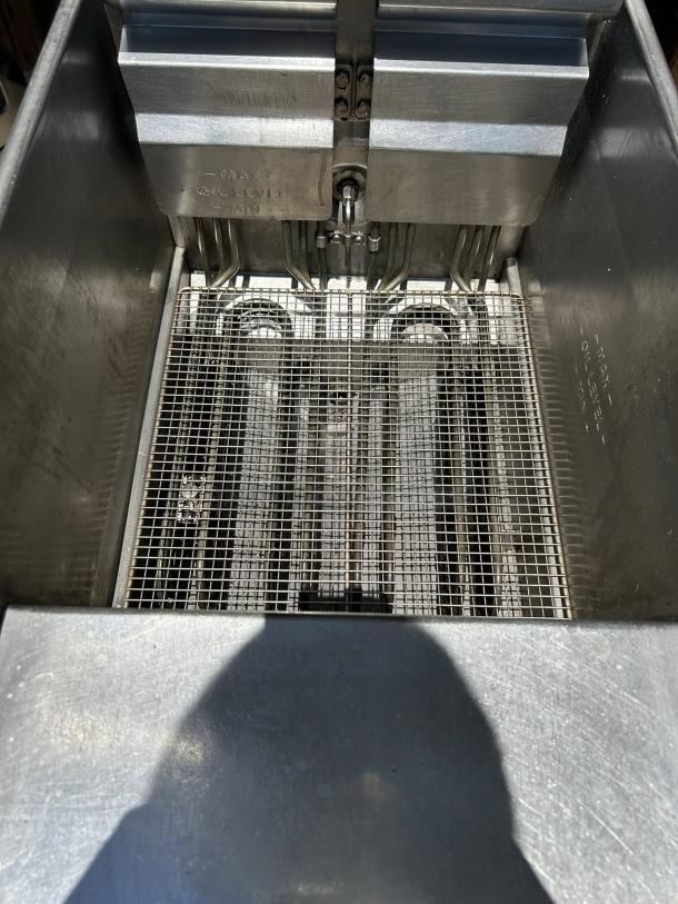 Pitco SFSE14 Solstice Electric Fryer, 40-50 lb, 208V, 3 Phase, with 7" touchscreen, interior view, tested and working.
