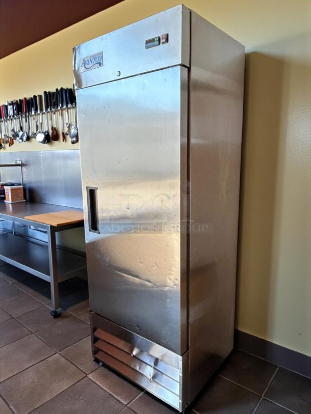 Avantco A-19F-HC 29" solid door reach-in freezer, tested and working. Excellent condition, stainless steel finish.