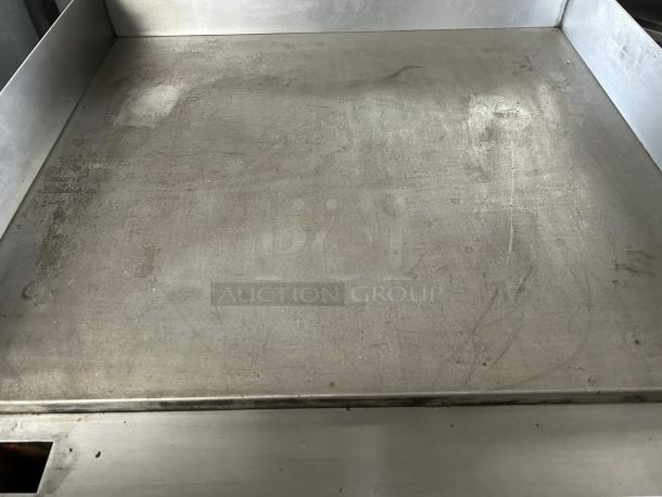 American Range ARSMG-24 24" countertop gas griddle, great condition, manual controls, tested and working.