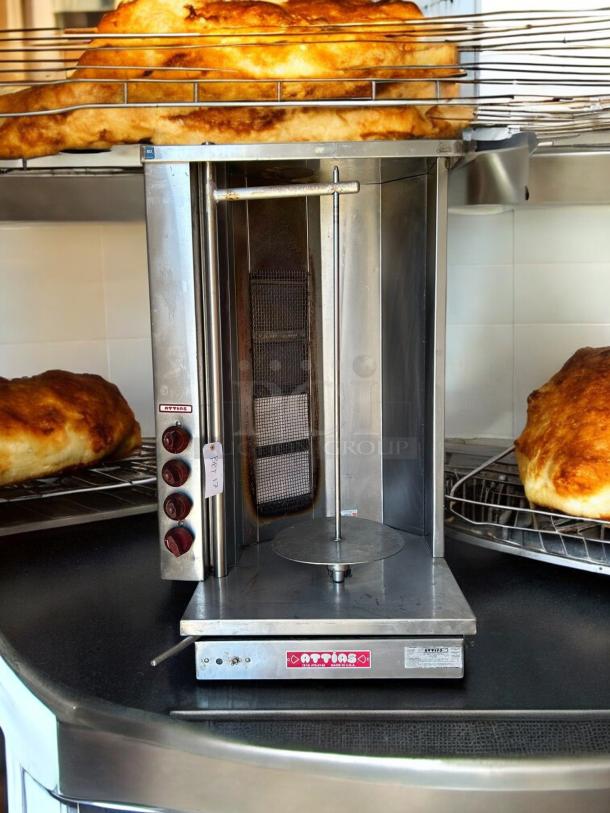 Attias GRY-4 Gyro & Shawarma Machine with 4 burners and 1 spit, in good condition, tested and working.