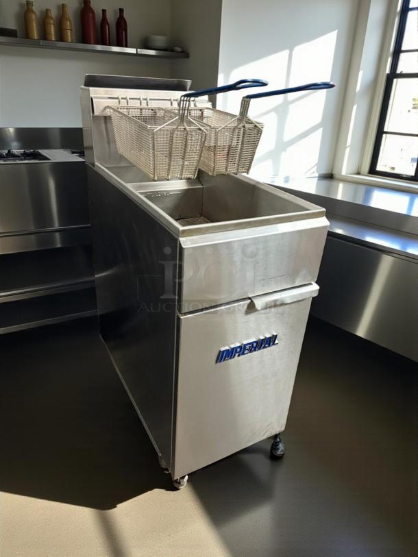 Imperial IFS-40NG natural gas fryer, 40 lb. capacity, 105,000 BTU, tube fired, excellent condition, tested and working.