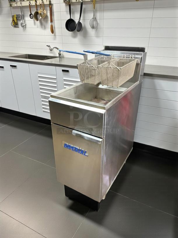 Imperial Range IFS-40NG natural gas fryer, 40 lb. capacity, 105,000 BTU, excellent condition, "Imperial" logo visible.