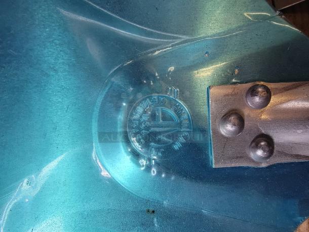 American Metalcraft logo stamped on blue aluminum pizza peel.