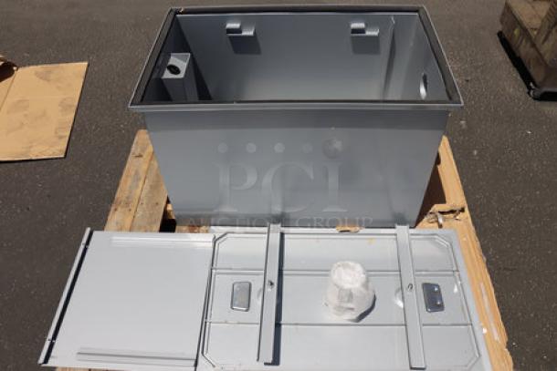 BRAND NEW Regency 35 GPM Grease Trap, Model 600GT35, with 3" Non-Threaded Connections. Scratch & dent condition.