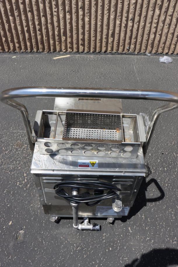 Fryclone 55 lb. Low-Profile Portable Fryer Oil Filter, Model 2590FM55, scratch & dent condition, features 2-way pump, 120V.