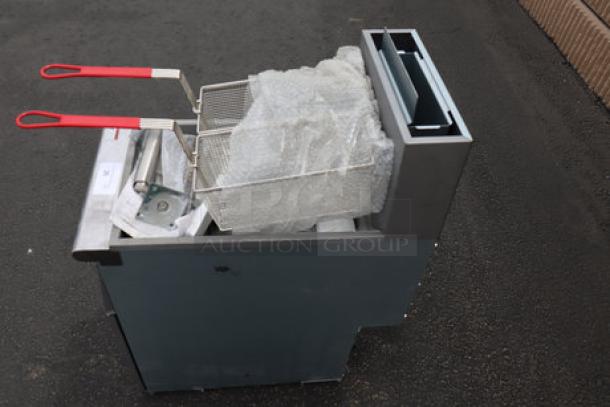 MainStreet Equipment 541FF40N stainless steel floor fryer, 40 lb., 90,000 BTU, natural gas, new scratch-n-dent condition, S/N: 2310048230.