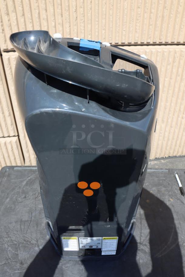 Zumex 04917 Dark Black Minex Juicer, multitension 100-240V, minor front panel damage, brand new condition.