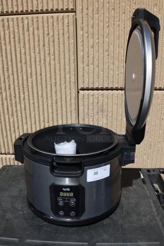 Avantco RCSB90 digital rice cooker/warmer, 90 cup capacity, new condition, digital display, hinged lid, 240V, 2,500W.